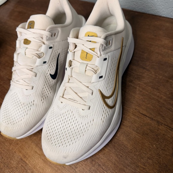 Nike Women's Quest 6 Running Gold and White  Shoes - Picture 3 of 9